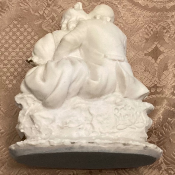 Vintage Style Romantic Couple Figurine 5” Porcelain Look - Picture 3 of 7
